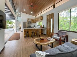 Casa Henaway - Portasol Vacation，位于Savegre的酒店