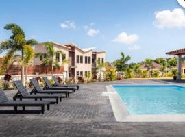 Luxurious Villa Royale- 5 min drive to Ocho Rios，位于欧丘里欧的乡村别墅