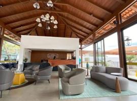 Suites Quinta Santa Barbara，位于皮雷诺波利斯的度假村