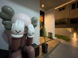 5000 SQFT BRAND NEW Semi-D Hype Home 10pax