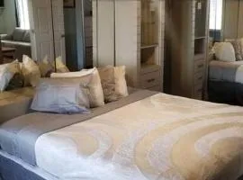 Hotel 5 Beds & 3 Baths Sleeps 11 Hotel Room Suite 102 Booking