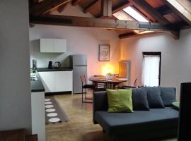 IL VICOLO_Carinissimo appartamento in centro storico, zona giorno mansardata，位于贝卢诺的公寓