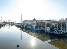 Houseboats Lemmer