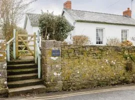 May Tree Cottage Manorbier 5 mins from the beach Sleeps 4