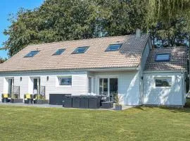 Gorgeous Home In St-Martin-Aux-Buneaux