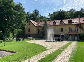 Manor House on the Danube Bend，位于Tahitótfalu的酒店