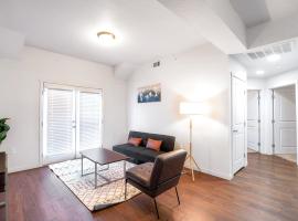 Fully Furnished 2BR Centrally Located with Pool，位于格里利的酒店