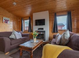 Chalet Loch Leven Lodge 10 by Interhome，位于金罗斯的海滩酒店