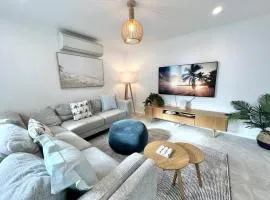 7Em Freshly Renovated Hastings Street 2 Bedroom