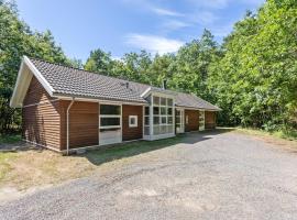 Holiday Home Dafne - 600m from the sea in Bornholm by Interhome，位于海斯勒的宠物友好酒店