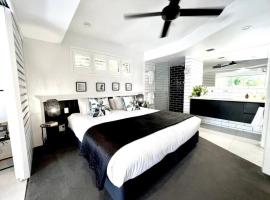 225 2 Bedroom Garden Oasis French Quarter Resort，位于努萨角的度假短租房