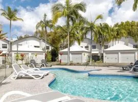14 Gorgeous Waterfront Noosa Oasis