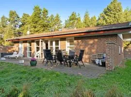 Holiday Home Reinbald - 1km from the sea in Western Jutland by Interhome