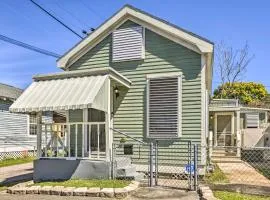 Galveston Cottage Near Pleasure Pier and The Strand!