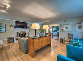Spacious Wine Country Home 1 Mi to Downtown Lodi!，位于洛迪的酒店