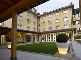 维吉尼亚皇宫酒店，位于加尔巴尼亚泰米拉内塞的酒店