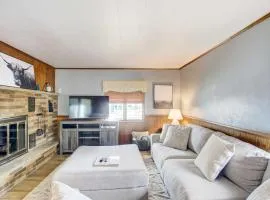 Cozy Wisconsin Abode Walk to Lake Michigan!