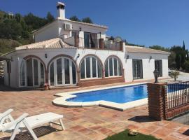 Casa Delfin: Luxurious villa with heated pool & mountain views，位于孔佩塔的酒店