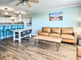 Oak Island Condo - Walk to the Beach!，位于橡树岛的公寓