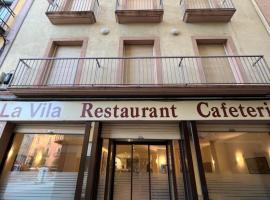 Hostal La Vila，位于奥洛特的酒店