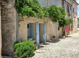 Maison dans la magnifique village de Montjoi