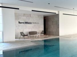 Torre Milano - Luxury modern flat，位于米兰的带泳池的酒店