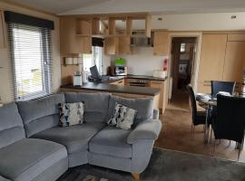Home from Home cosy caravan，位于本布里奇的度假短租房