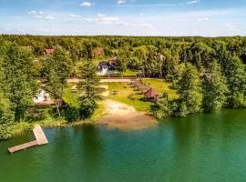 3 Bedroom Amazing Home In Parzensko，位于Nowogródek Pomorski的酒店