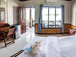 DON DET Souksan Sunset Guesthouse and The Xisland Riverview Studio，位于Ban Donsôm Tai的民宿