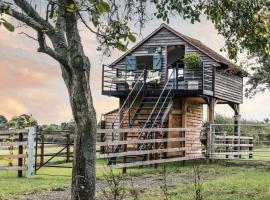 The Treehouse at Humblebee Hall，位于伍斯特的豪华帐篷