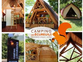 Habitat Créateur - Hébergements insolites au camping municipal "Les Ecureuils"，位于Recoubeau的酒店