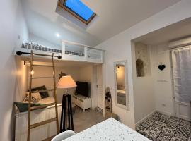 Studio cosy à 15 min de Bordeaux，位于Saint-Sulpice-et-Cameyrac的酒店