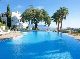 Beautiful holiday home in Marbella with shared pool