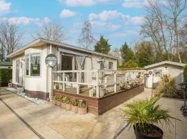 Chalet near De Braakman Nature Reserve