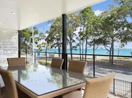 Waterfront Retreat with room for a boat - Welsby Pde, Bongaree