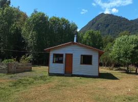 Cabaña las gotas coñaripe，位于柯纳里佩的酒店