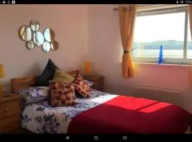 Dundee City Waterfront, 2 Bedroom 2 Bathroom Apartment - Parking and WIFI, short walk to V and A, Bus & Train Stations