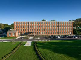 Fairfield Inn & Suites Madison Historic Eagle Cotton Mill，位于麦迪逊的酒店