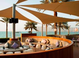 喜来登朱美拉海滩度假酒店，位于迪拜的喜来登酒店