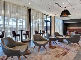 Courtyard by Marriott Bentonville Rogers Promenade，位于罗杰斯的酒店