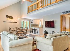 Campton Home with Mountain Views Near Trails and Lake，位于Campton的酒店