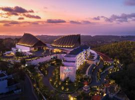 巴厘岛乌鲁瓦图万丽度假酒店及Spa，位于乌鲁瓦图的带泳池的酒店