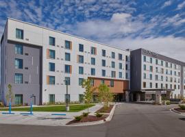 Courtyard by Marriott Petoskey at Victories Square，位于佩托斯基的酒店