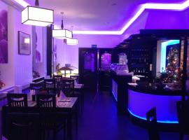 寿司牛排朋友余米酒店，位于Kaisersesch的酒店