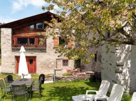 Sunny, rustical 5 room cottage in Valposchiavo，位于波斯基亚沃的酒店