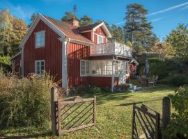 Huset Lövhyddan - SWEEDS Loftahammar，位于Loftahammar的酒店