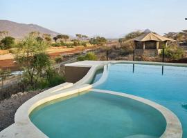 Surana Buffalo Springs，位于Buffalo Springs  National Reserve的带泳池的酒店