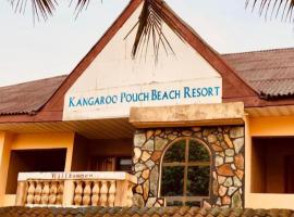 Kangaroo Pouch Beach Resort，位于Busua的酒店