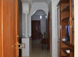 Appartement idéal Riad Al salam à 8 minutes de la plage du centre ville,Wifi et parking gratuits，位于阿加迪尔Souk El Had of Agadir附近的酒店