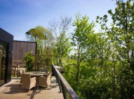 Treehouses - At Port Lympne Reserve，位于Lympne的酒店